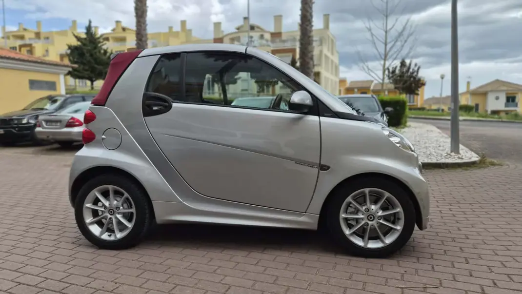 Smart Fortwo Cabrio 2013 - 8480 EUR, 75000 km - AUTO.MOTO.pt - 75000km - foto 8 de 18