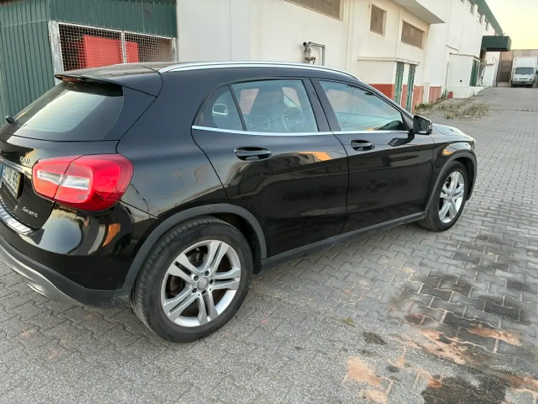 Mercedes-Benz GLA 220 2015 - 17000 EUR, 197000 km - 197000km - foto 4 de 11