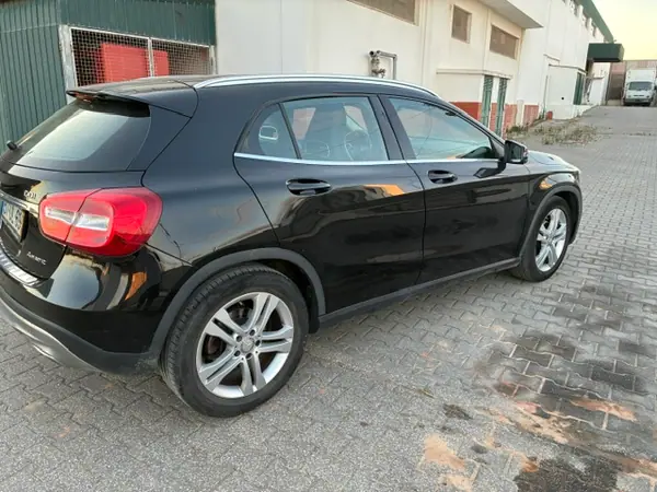 Mercedes-Benz GLA 220 2015 - 17000 EUR, 197000 km - AUTO.MOTO.pt - 197000km - foto 4 de 11