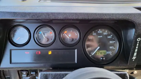 Land Rover Defender 2001 - 35000 EUR, 81787 km - AUTO.MOTO.pt - 81787km - foto 47 de 57