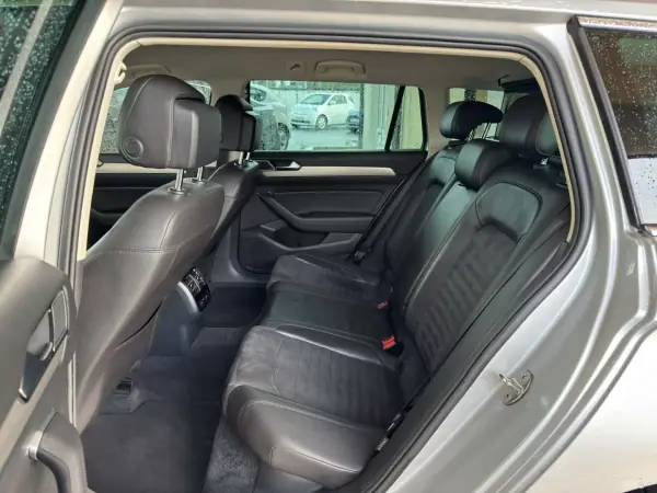 Volkswagen Passat Variant 2015 - 13950 EUR, 242286 km - AUTO.MOTO.pt - 242286km - foto 26 de 36
