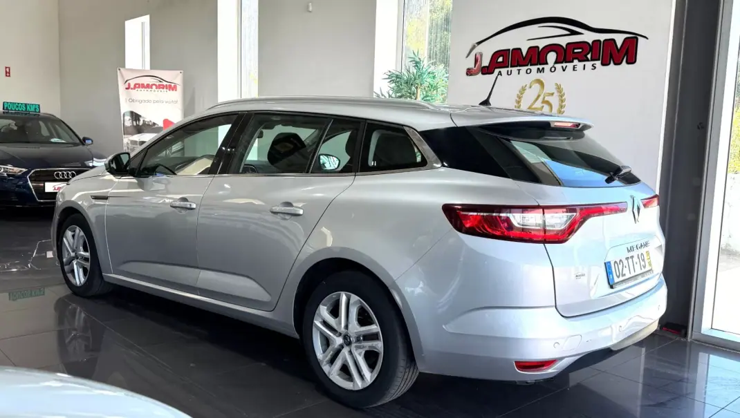 Renault Mégane Sport Tourer 2017 - 9650 EUR, 196121 km - AUTO.MOTO.pt - 196121km - foto 4 de 22