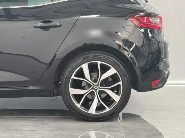 Renault Mégane 2019 - 15990 EUR, 111900 km - 111900km - foto 19 de 28