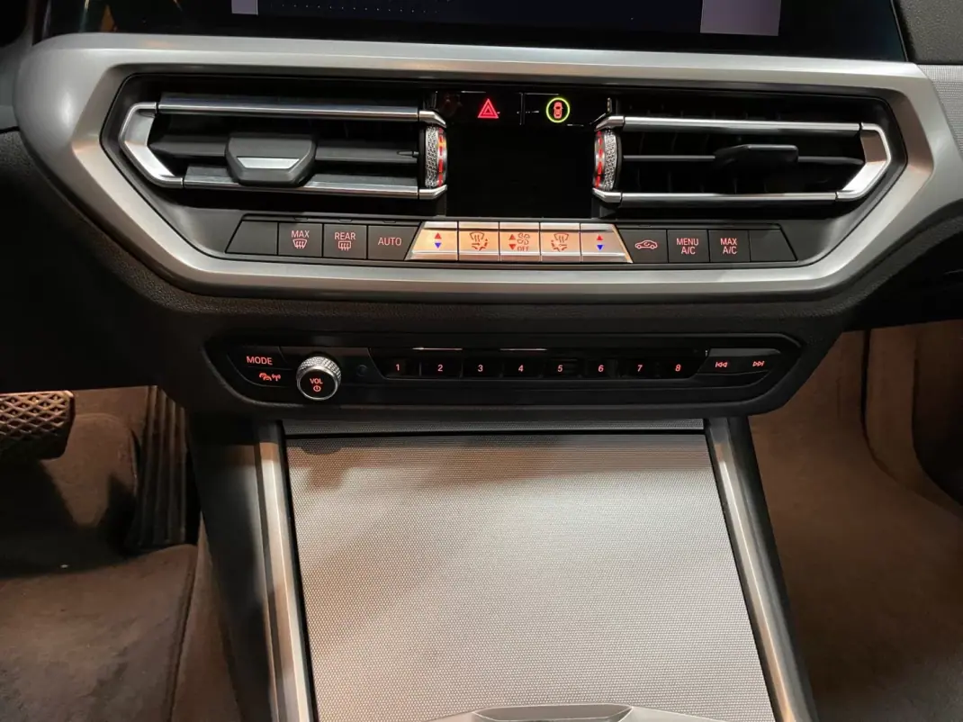 BMW 330e 2019 - 23950 EUR, 154443 km - 154443km - foto 14 de 20