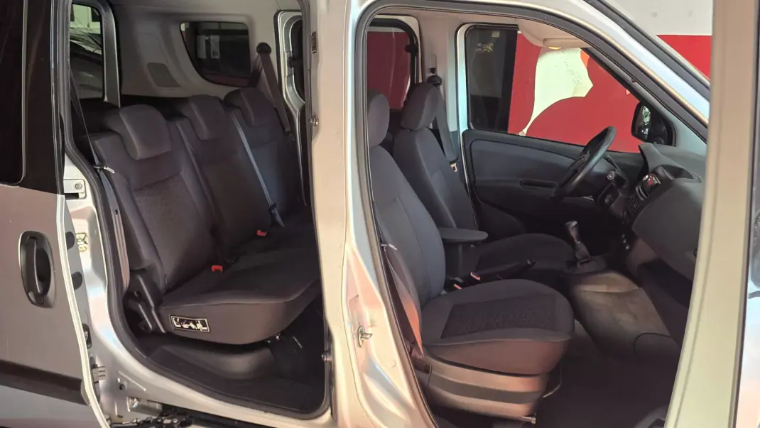 Fiat Doblo 2013 - 7750 EUR, 220583 km - AUTO.MOTO.pt - 220583km - foto 29 de 33