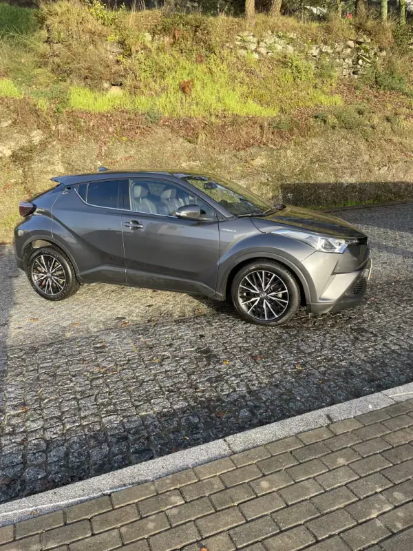Toyota C-HR 2018 - 20500 EUR, 132797 km - AUTO.MOTO.pt - 132797km - foto 5 de 10