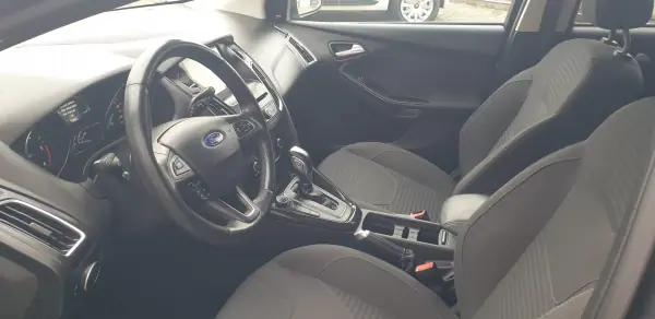 Ford Focus SW 2015 - 10750 EUR, 181000 km - AUTO.MOTO.pt - 181000km - foto 11 de 13