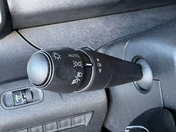 Peugeot 2019 - 13450 EUR, 90000 km - AUTO.MOTO.pt - 90000km - foto 2 de 15