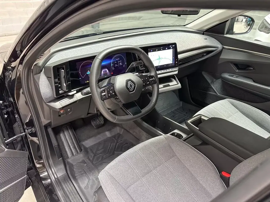 Renault Mégane E-Tech 2023 - 24950 EUR, 30503 km - 30503km - foto 9 de 45