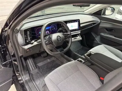 Renault Mégane E-Tech 2023 - 24950 EUR, 30503 km - AUTO.MOTO.pt - 30503km - foto 9 de 45