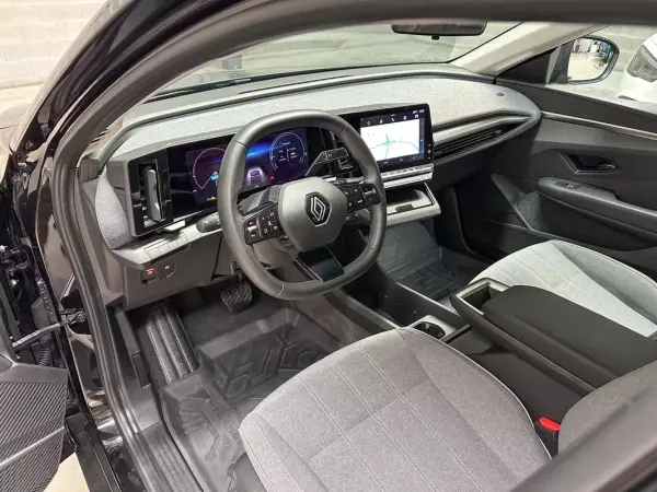 Renault Mégane E-Tech 2023 - 24950 EUR, 30503 km - AUTO.MOTO.pt - 30503km - foto 9 de 45