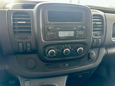 Renault Trafic 2.0 dCi L2H2 1.2T 2021 - 22990 EUR, 89900 km - AUTO.MOTO.pt - 89900km - foto 8 de 9