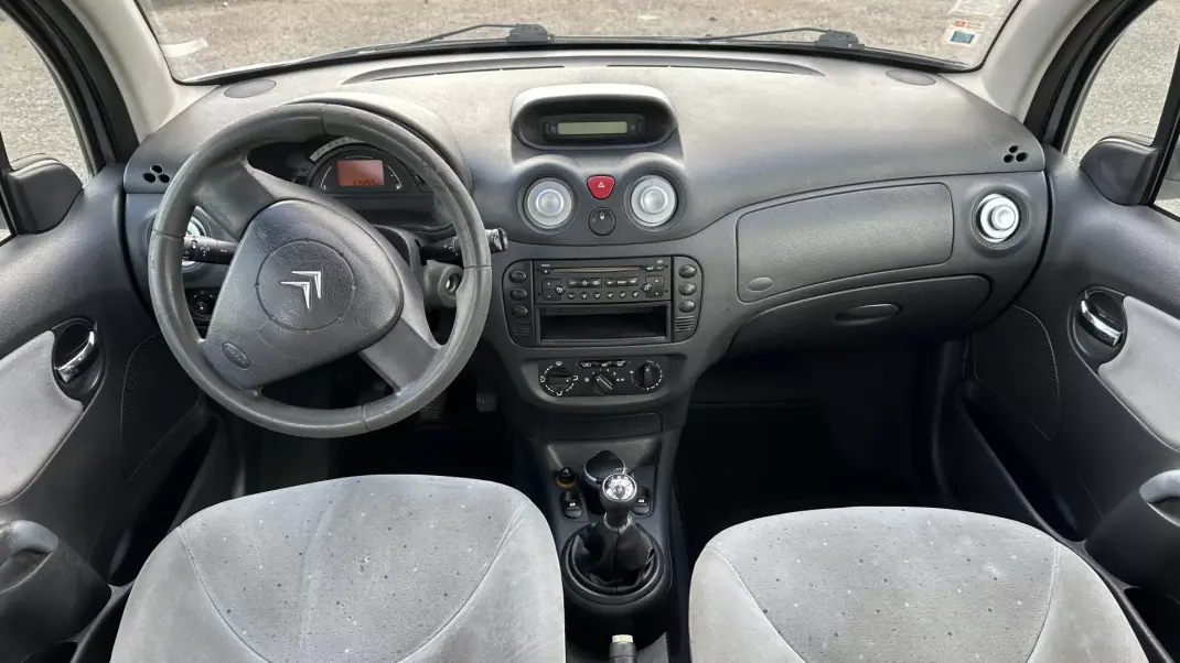 Citroën C3 2004 - 2500 EUR, 315000 km - AUTO.MOTO.pt - 315000km - foto 12 de 14