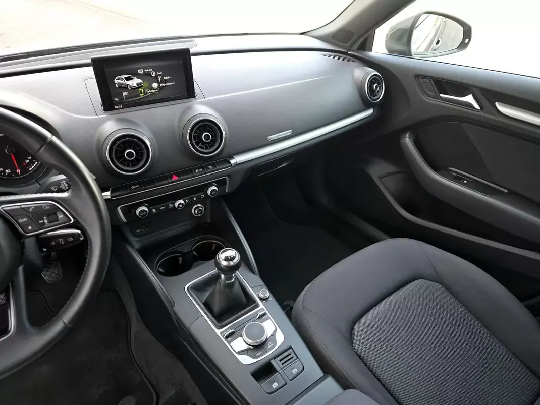 Audi A3 Sportback 2019 - 17500 EUR, 81000 km - AUTO.MOTO.pt - 81000km - foto 18 de 33