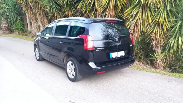 Peugeot 5008 2016 - 11500 EUR, 187611 km - AUTO.MOTO.pt - 187611km - foto 3 de 20
