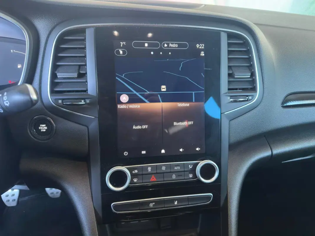 Renault Mégane 2021 - 19900 EUR, 72500 km - AUTO.MOTO.pt - 72500km - foto 14 de 25