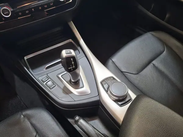 BMW 116 2017 - 16999 EUR, 108000 km - AUTO.MOTO.pt - 108000km - foto 14 de 16