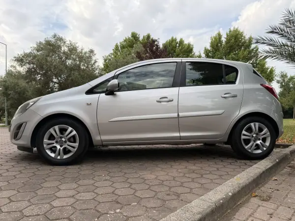 Opel Corsa 2013 - 7465 EUR, 99000 km - AUTO.MOTO.pt - 99000km - foto 5 de 41