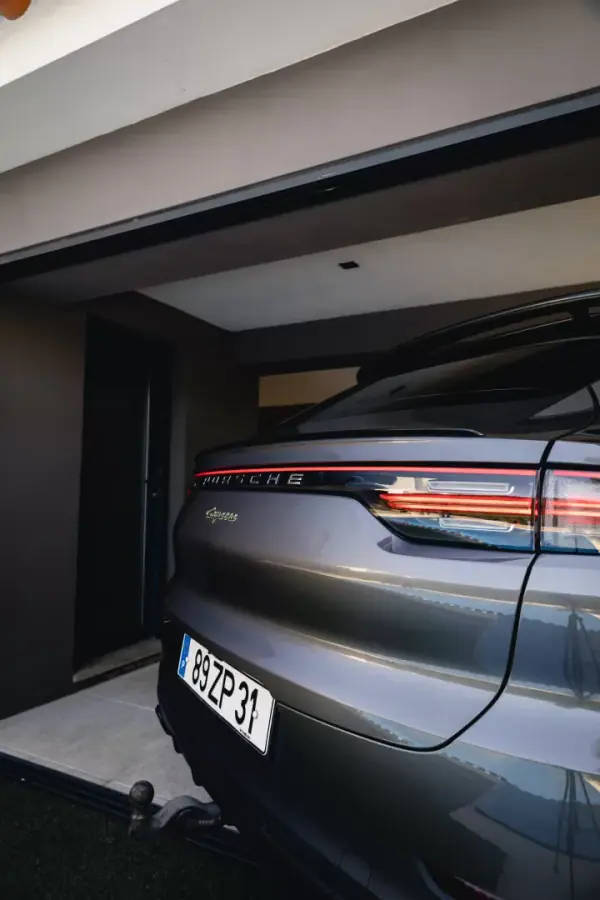 Porsche Cayenne Coupé 2019 - 62900 EUR, 253000 km - AUTO.MOTO.pt - 253000km - foto 5 de 40