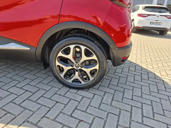 Renault Captur 2019 - 13350 EUR, 79800 km - AUTO.MOTO.pt - 79800km - foto 9 de 27