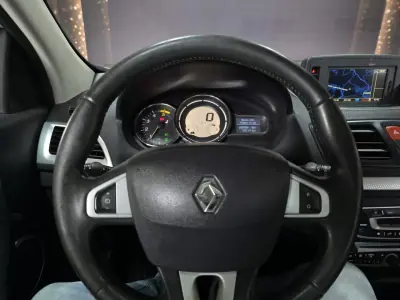 Renault Mégane Coupe 2011 - 7490 EUR, 258000 km - AUTO.MOTO.pt - 258000km - foto 6 de 20