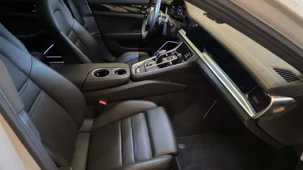 Porsche Panamera Sport Turismo 2024 - 119900 EUR, 45564 km - AUTO.MOTO.pt - 45564km - foto 57 de 63