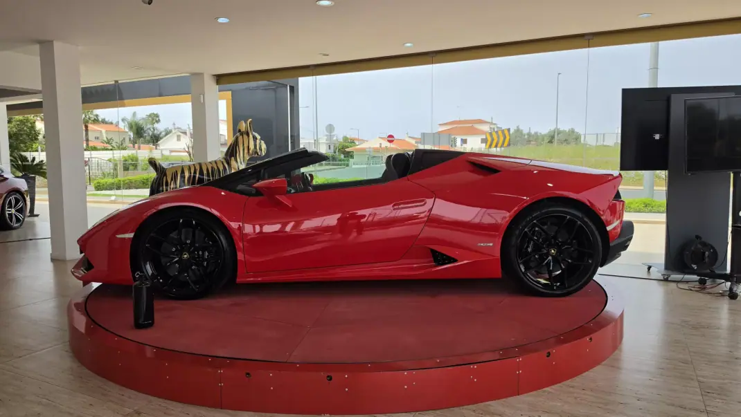 Lamborghini Huracán Spyder 2017 - 270000 EUR, 32790 km - AUTO.MOTO.pt - 32790km - foto 3 de 19