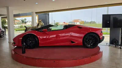 Lamborghini Huracán Spyder 2017 - 270000 EUR, 32790 km - AUTO.MOTO.pt - 32790km - foto 3 de 19