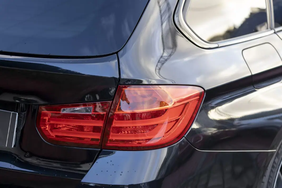 BMW 320 2015 - 19900 EUR, 190600 km - AUTO.MOTO.pt - 190600km - foto 29 de 32