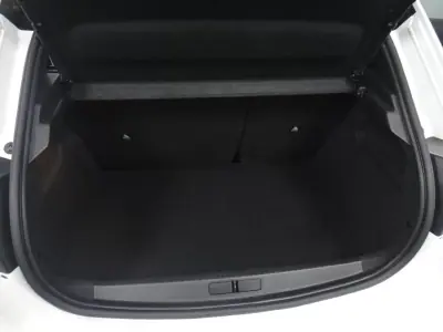 Peugeot e-208 2021 - 18500 EUR, 46000 km - AUTO.MOTO.pt - 46000km - foto 18 de 33