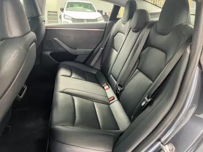 Tesla Model 3 2023 - 36900 EUR, 116000 km - AUTO.MOTO.pt - 116000km - foto 10 de 20