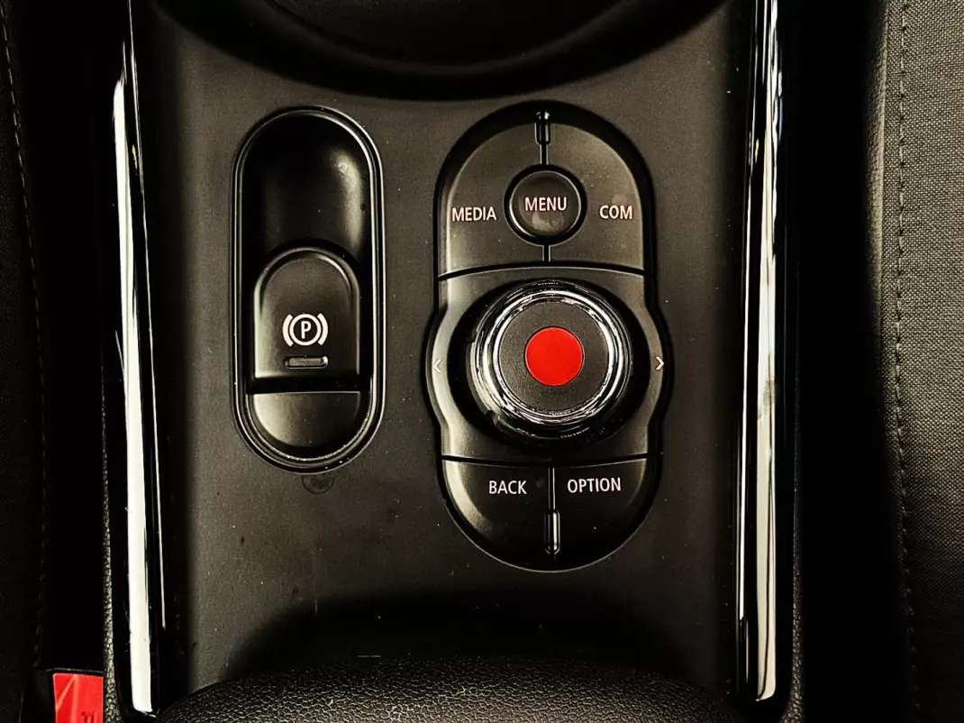 MINI Clubman 2019 - 18500 EUR, 43000 km - 43000km - foto 30 de 35