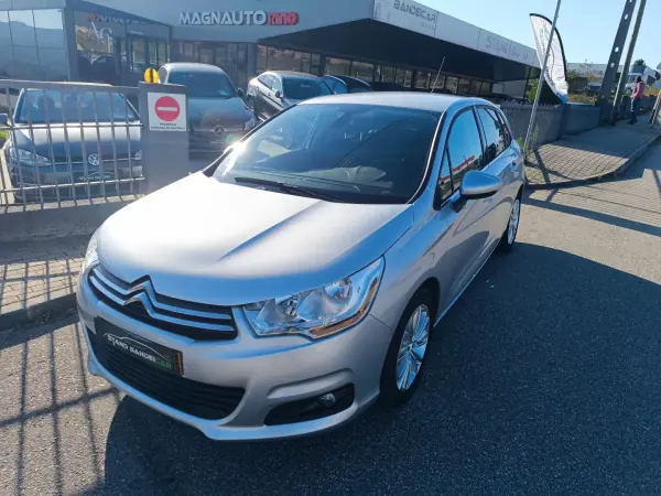 Citroën C4 2015 - 10500 EUR, 53000 km - AUTO.MOTO.pt - 53000km - foto 2 de 37