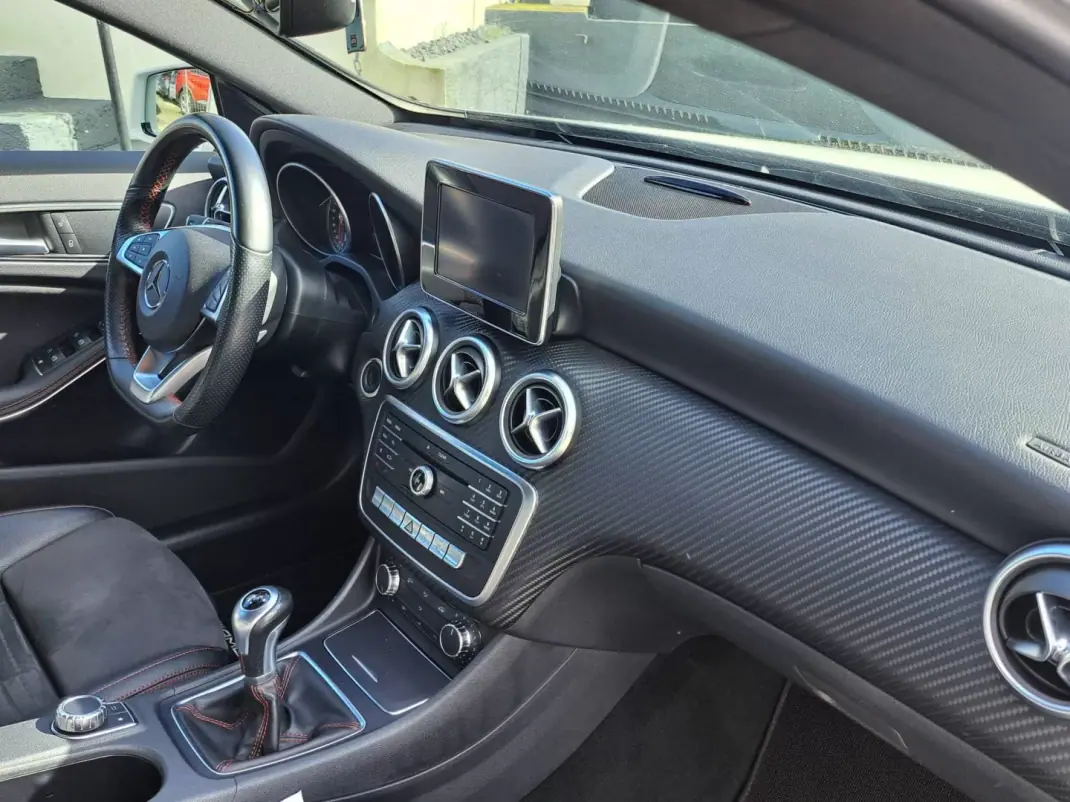 Mercedes-Benz A 180 2016 - 16250 EUR, 208525 km - AUTO.MOTO.pt - 208525km - foto 19 de 42