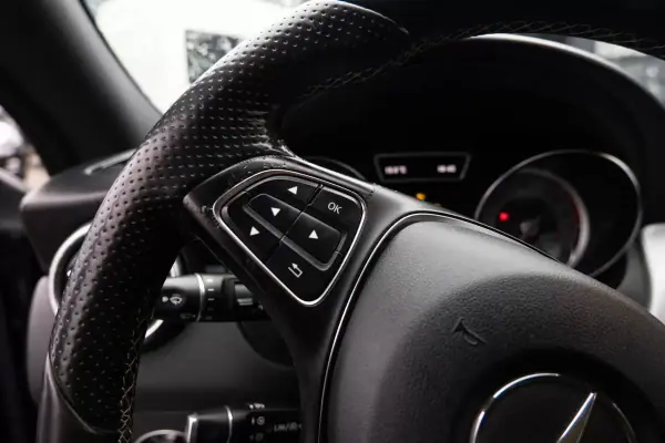 Mercedes-Benz CLA 180 2015 - 15900 EUR, 158000 km - AUTO.MOTO.pt - 158000km - foto 21 de 26