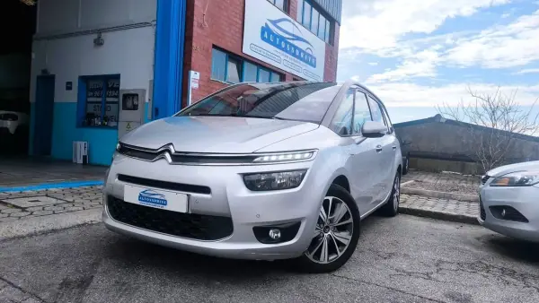 Citroën C4 Grand Picasso 2015 - 10900 EUR, 190000 km - AUTO.MOTO.pt - 190000km - foto 13 de 20