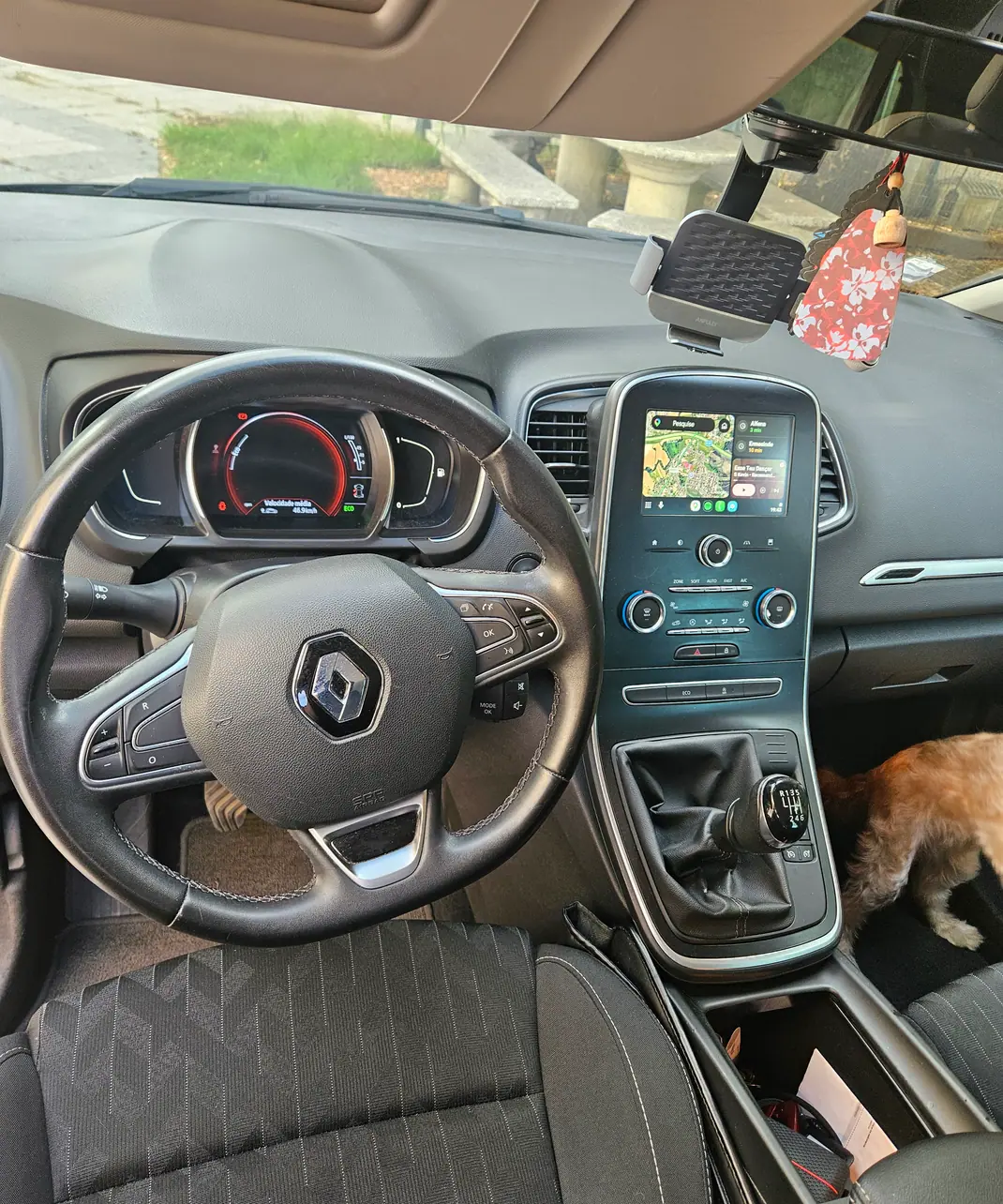 Renault Scénic 2019 - 15800 EUR, 92000 km - 92000km - foto 8 de 9