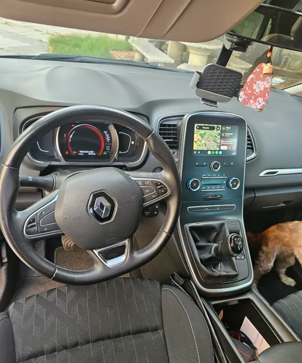 Renault Scénic 2019 - 17500 EUR, 91000 km - AUTO.MOTO.pt - 91000km - foto 8 de 9