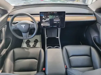Tesla Model 3 2020 - 25500 EUR, 64000 km - 64000km - foto 8 de 16