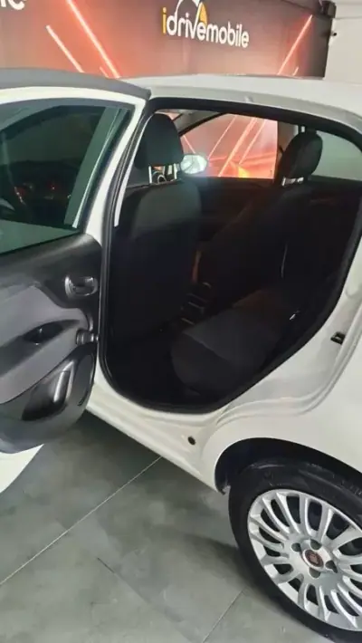 Fiat Punto 2016 - 7990 EUR, 141635 km - AUTO.MOTO.pt - 141635km - foto 6 de 15