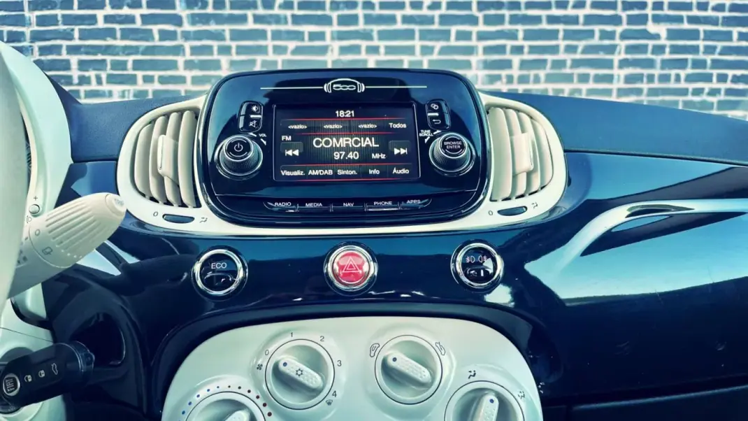 Fiat 500 2018 - 11900 EUR, 144000 km - AUTO.MOTO.pt - 144000km - foto 8 de 18