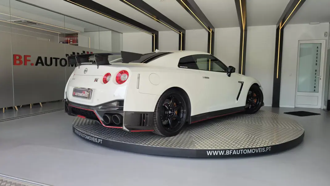 Nissan GT-R 2017 - 300000 EUR, 30685 km - 30685km - foto 19 de 69