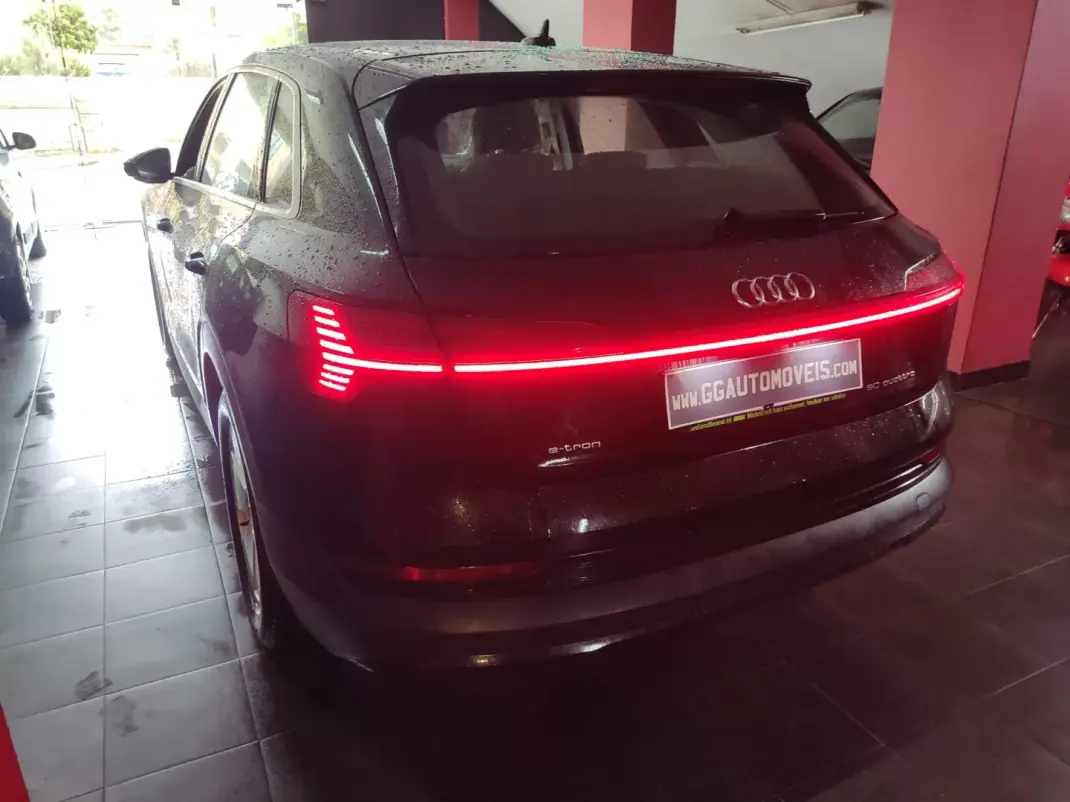 Audi e-tron 2020 - 25900 EUR, 87000 km - AUTO.MOTO.pt - 87000km - foto 15 de 17