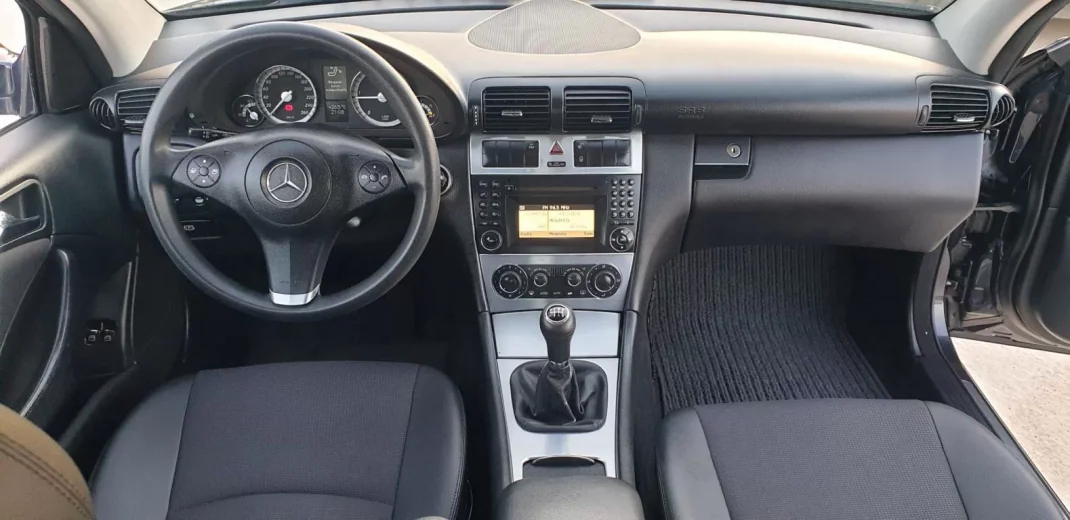 Mercedes-Benz CLC 200 2010 - 10990 EUR, 259000 km - AUTO.MOTO.pt - 259000km - foto 15 de 46