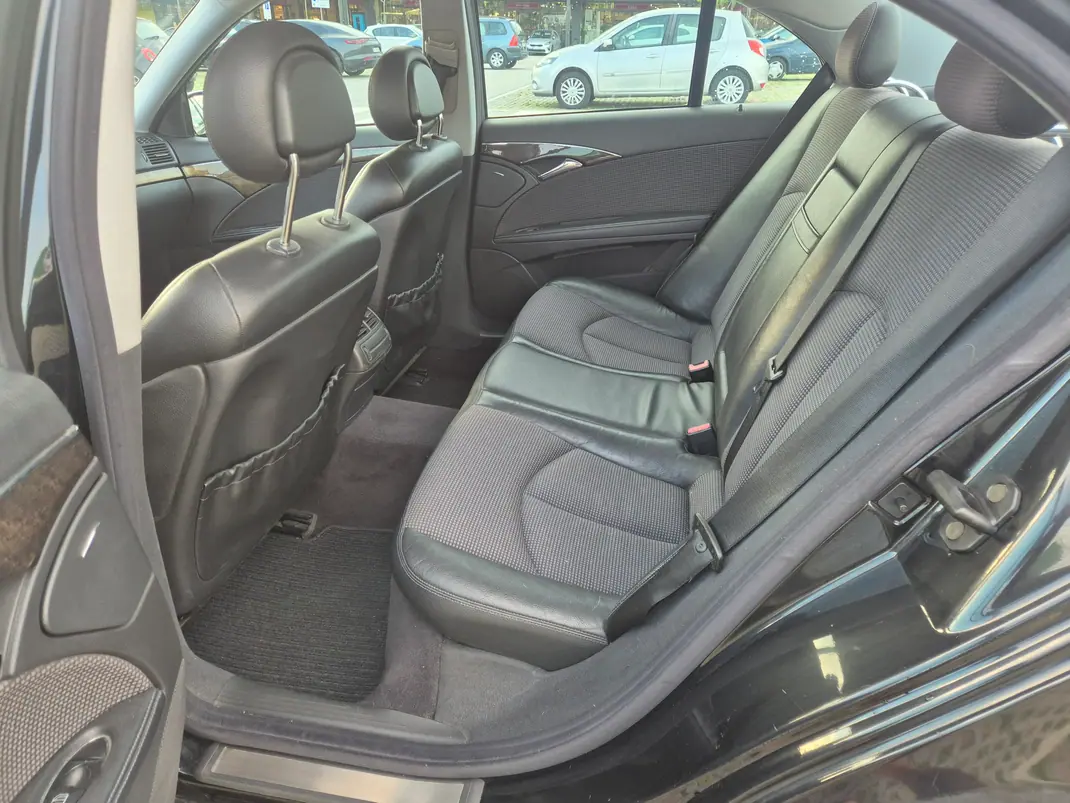 Mercedes-Benz E 220 2003 - 4900 EUR, 490000 km - AUTO.MOTO.pt - 490000km - foto 15 de 16