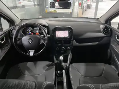 Renault Clio Sport Tourer 2015 - 8600 EUR, 248781 km - AUTO.MOTO.pt - 248781km - foto 10 de 20