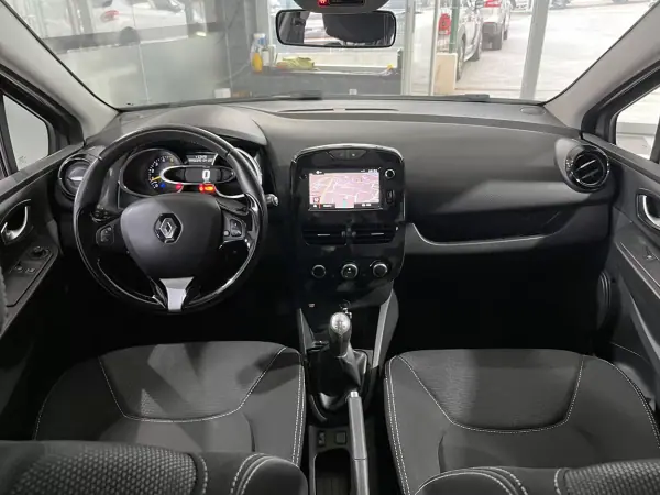 Renault Clio Sport Tourer 2015 - 6900 EUR, 248781 km - AUTO.MOTO.pt - 248781km - foto 10 de 20