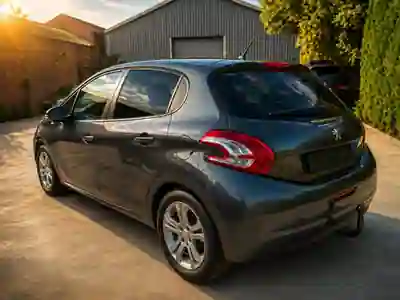 Peugeot 208 2014 - 6900 EUR, 124800 km - 124800km - foto 2 de 5