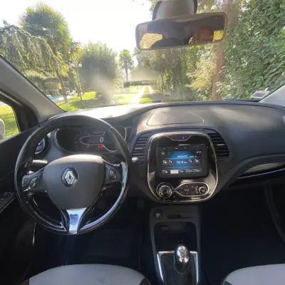 Renault Captur 2014 - 13990 EUR, 146000 km - AUTO.MOTO.pt - 146000km - foto 9 de 22