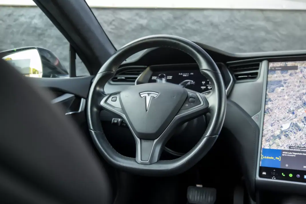 Tesla Model S 2018 - 26900 EUR, 119000 km - AUTO.MOTO.pt - 119000km - foto 15 de 25
